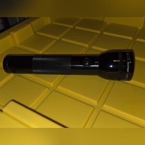 Black Flashlight Maglight D Cell Operation Great Condition